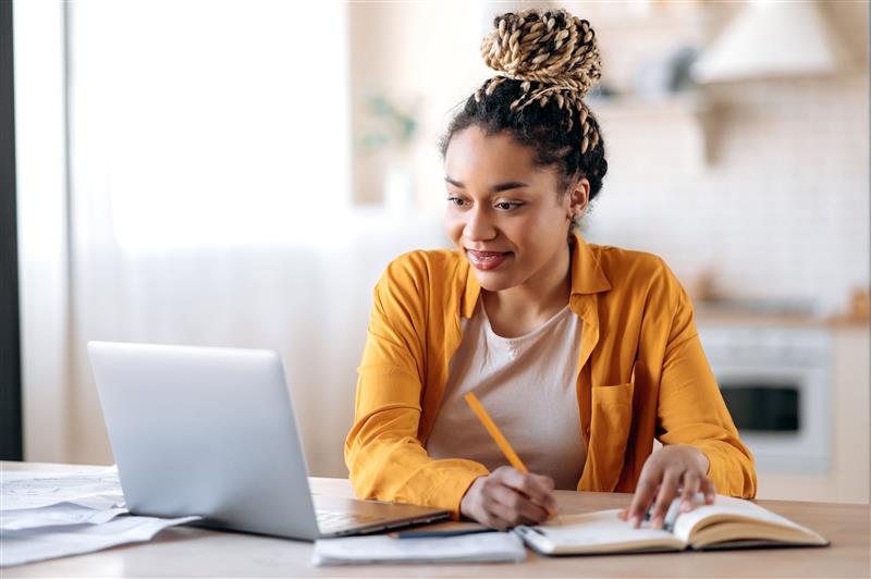 woman-working-on-laptop