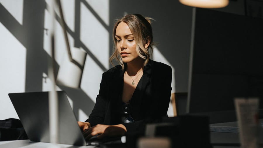 woman-working-on-laptop