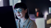 woman-with-glasses-at-computer