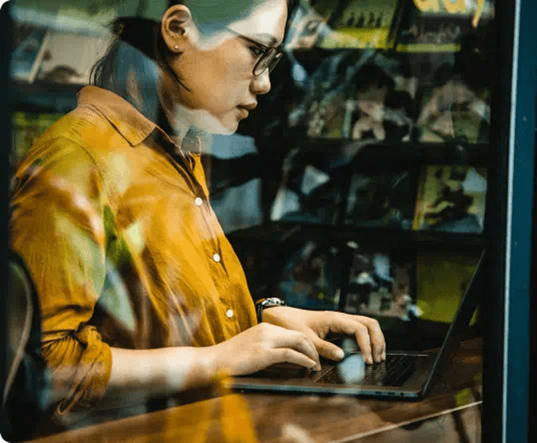 woman-on-laptop