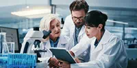 scientists-working-in-the-lab