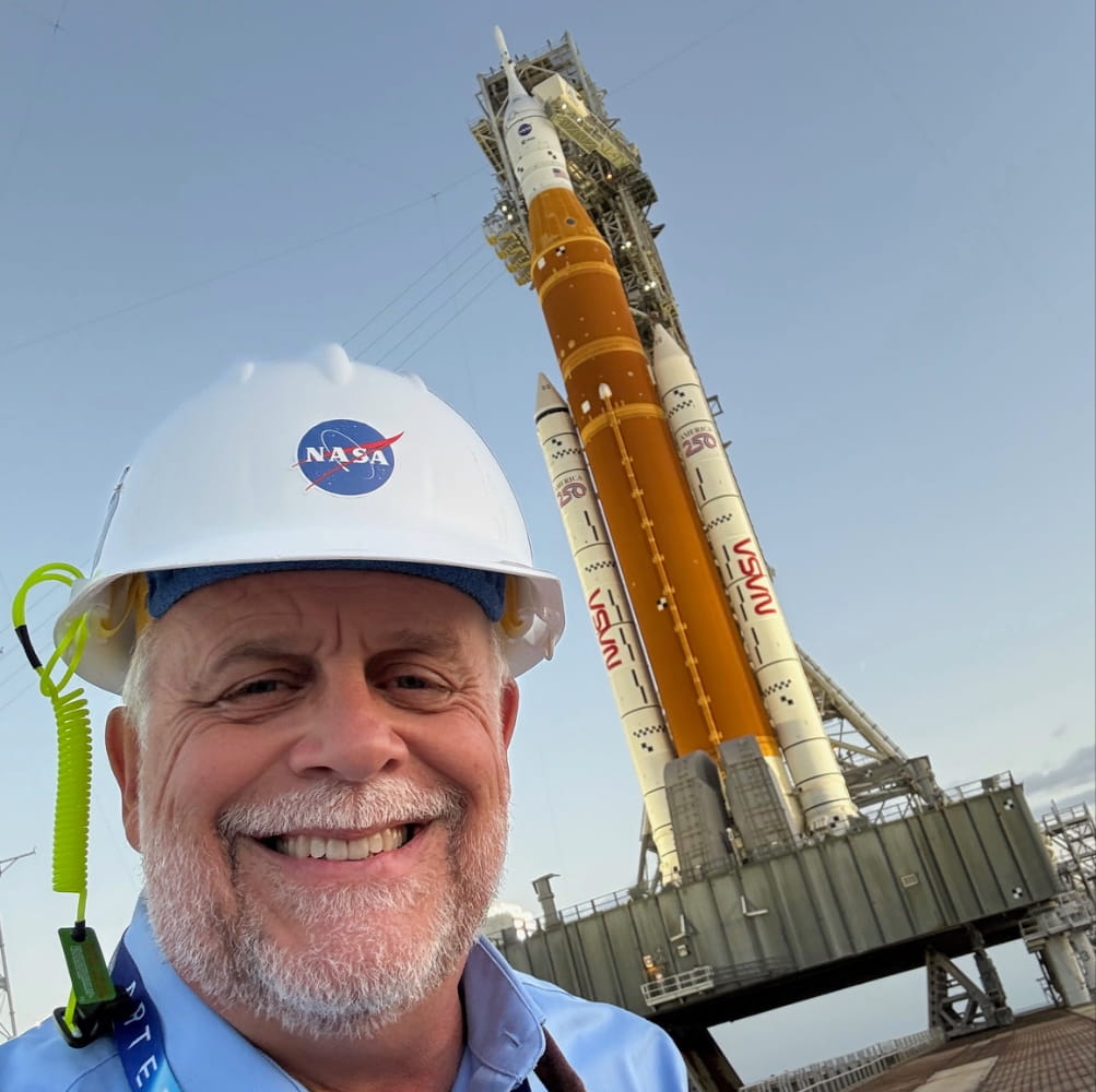 shawn-quinn-with-space-shuttle