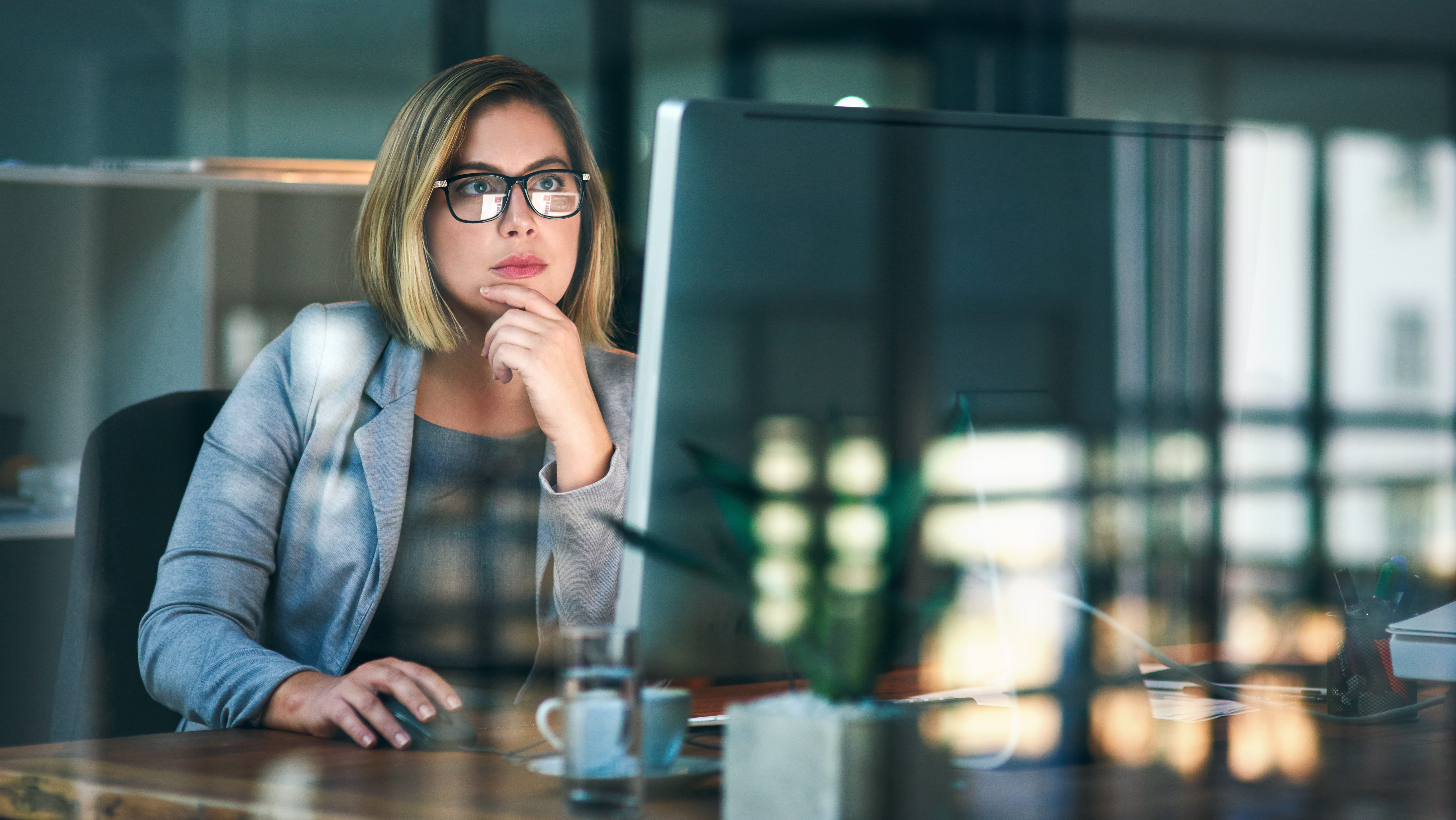 woman-working-at-desk-on-computer