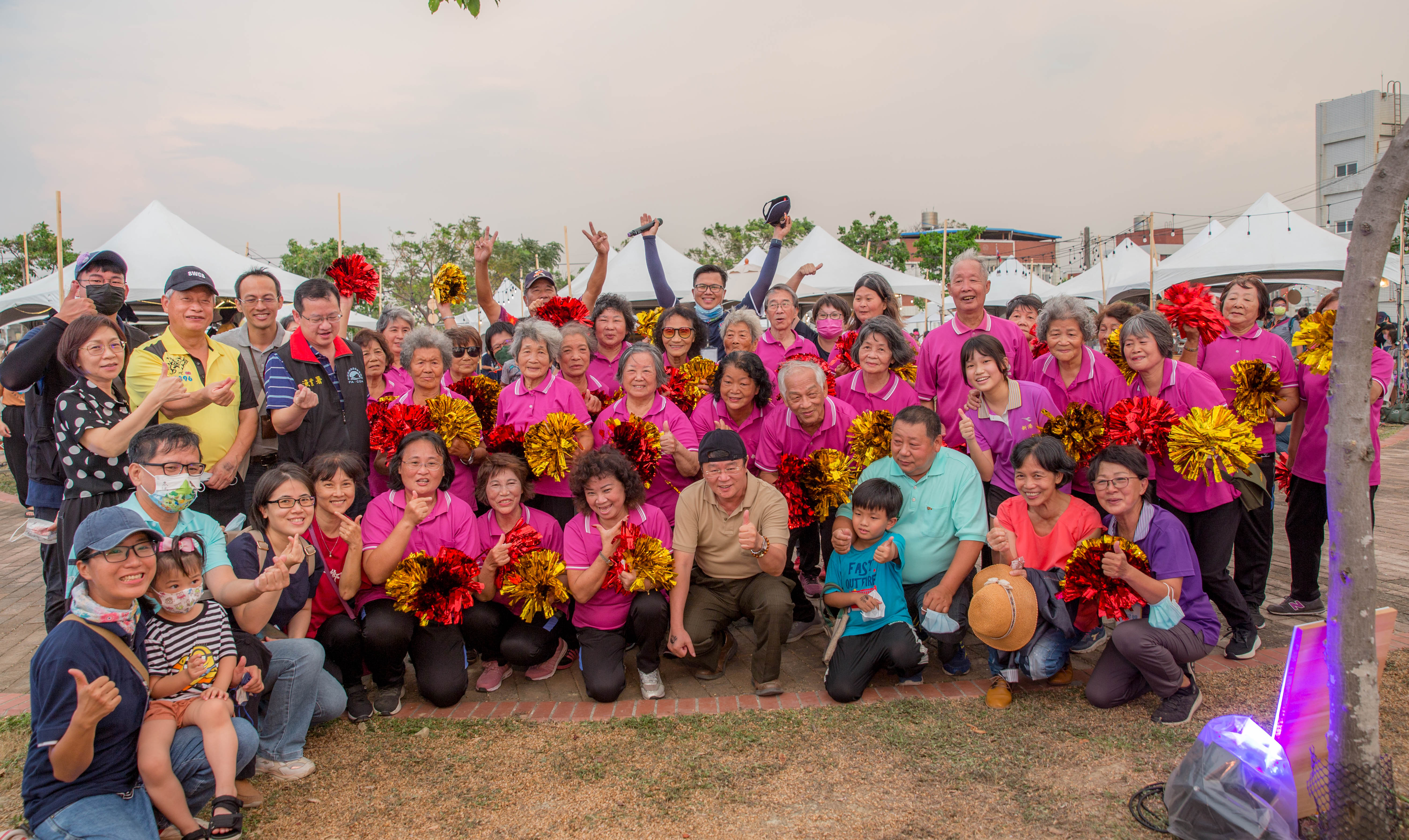 Taiwanese volunteers smiling for group photo